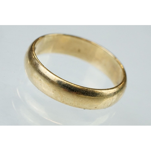 167 - 9ct yellow gold wedding band, plain polished, band width approx 5mm, ring size S