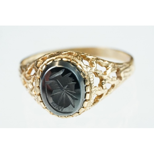 270 - Hematite intalgio 9ct yellow gold ring, stylised Centurion's head to the intaglio, abstract pierced ... 