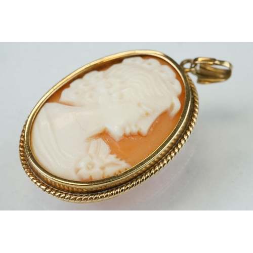 276 - 9ct yellow and rose gold portrait pendant fob, glazed panel verso, diameter approx 3cm; together wit... 