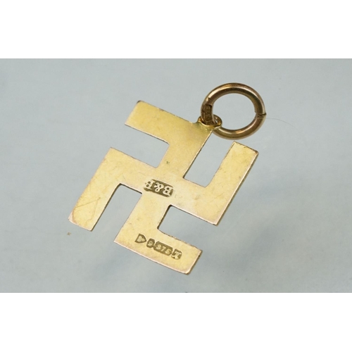 279 - Eight 9ct yellow gold charms together with two yellow metal charms (10)