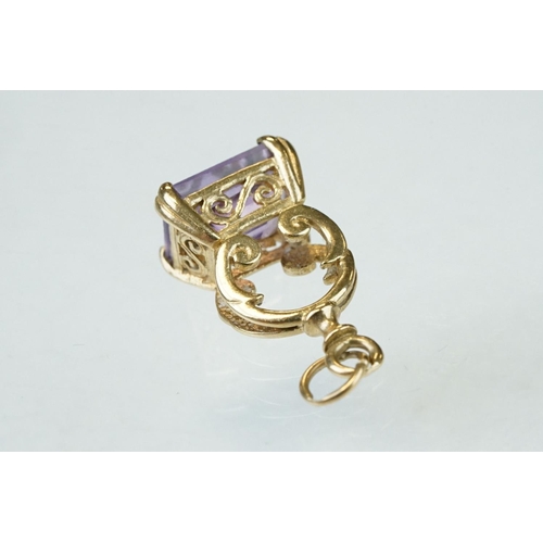 281 - Amethyst 9ct yellow gold fob, four yellow metal and gold plated charms, and a 9ct yellow item