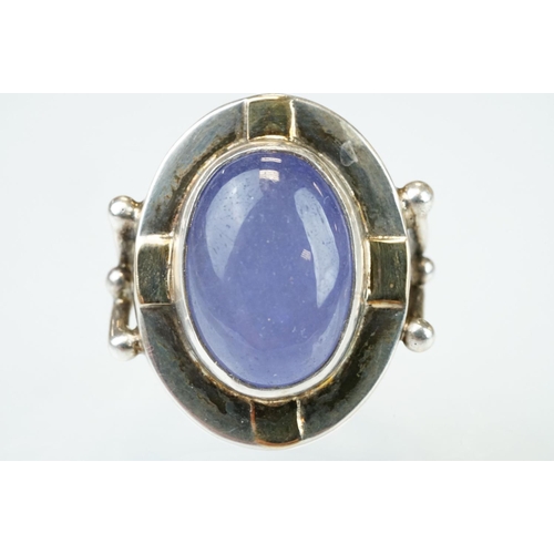 285 - Arik Idan purple jade silver and gold plated ring, the oval cabochon cut jade measuring approx 17mm ... 