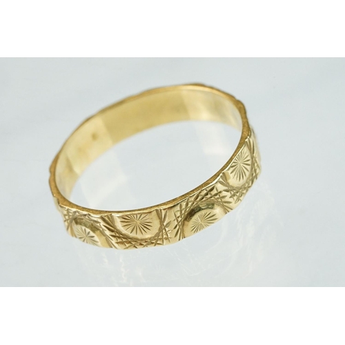 365 - 18ct yellow gold wedding band, cast and engraved decoration in low relief, width approx 4.5mm, ring ... 