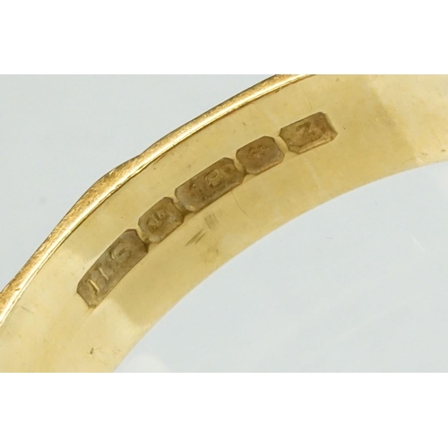 365 - 18ct yellow gold wedding band, cast and engraved decoration in low relief, width approx 4.5mm, ring ... 