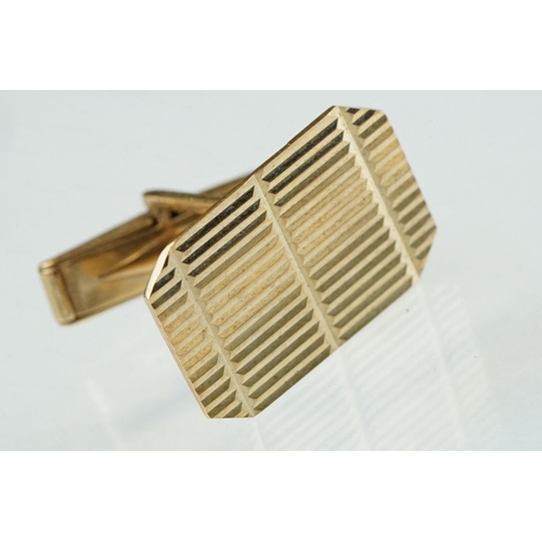 39 - Pair of 9ct yellow gold cufflinks, bright cut rectangular panels with truncated corners, dimensions ... 