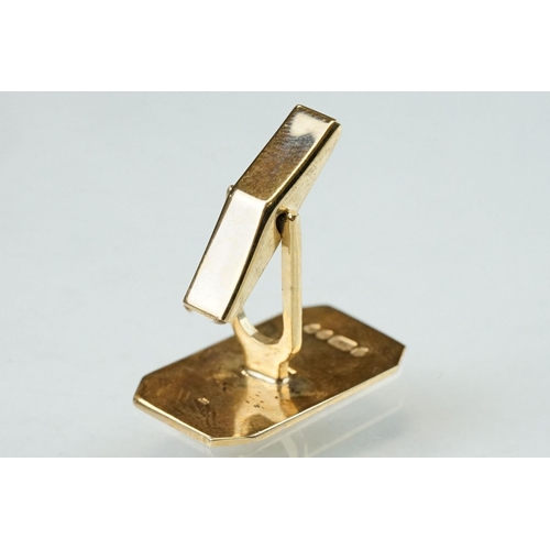 39 - Pair of 9ct yellow gold cufflinks, bright cut rectangular panels with truncated corners, dimensions ... 