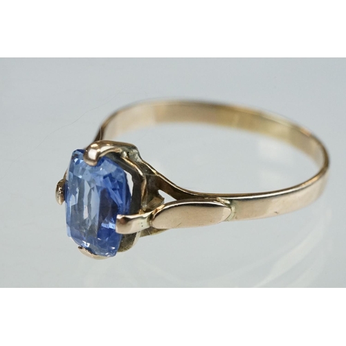 74 - Sapphire unmarked yellow gold ring, the cushion cut blue sapphire measuring approx 8.5mm x 7.0mm, fo... 