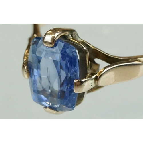 74 - Sapphire unmarked yellow gold ring, the cushion cut blue sapphire measuring approx 8.5mm x 7.0mm, fo... 