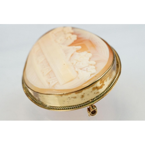 76 - Shell cameo 9ct yellow gold brooch, the cameo depicting the Last Supper, rubover set, rope twist sur... 