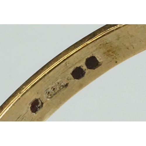 86 - Garnet 9ct yellow gold three stone, ring, the central oval mixed cut garnet measuring approx 8mm x 5... 