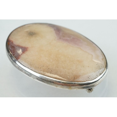 87 - Quartz silver oval brooch, the cabochon cut oval crystalline quartz measuring approx 4cm x 3cm, rubo... 