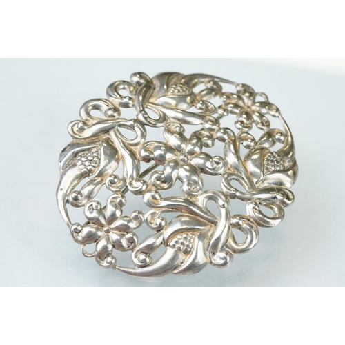 91 - Silver target brooch with blank shield shaped cartouche to centre, rrepoussé floral surround, diamet... 