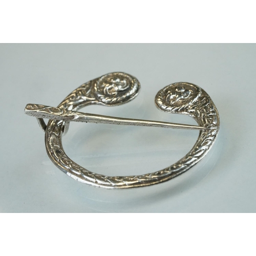 92 - Silver penannular brooch, cast Celtic decoration in relief, makers Henderson & Horner Bros, Glasgow ... 