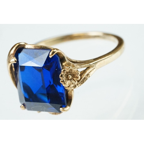 94 - Blue stone 9ct yellow gold dress ring, possibly synthetic blue spinel, size M½; together with two pa... 