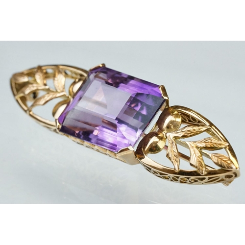 14 - Early 20th century amethyst yellow metal brooch, the rectangular mixed cut amethyst measuring approx... 