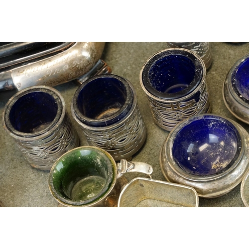 417 - Assorted silver to include a pair of silver napkin rings and other silver individual napkin rings; c... 