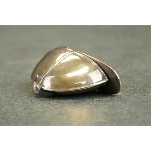 420 - Silver vesta case modelled as a jockey hat, stamped sterling 925, length approx 5cm