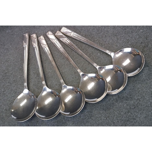 422 - Silver handled cake server, Queens pattern, makers Viners Limited, Sheffield 1966, boxed; six silver... 