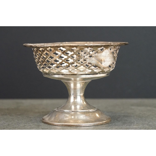 446 - Quantity of silver to include pierced pedestal bon bon dish, makers Gorham Manufacturing, Birmingham... 