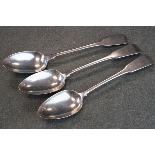 491 - Five Silver serving spoons to include a pair of George III fiddle pattern examples, London 1795, plu... 