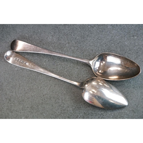 509 - Pair of silver William IV fiddle pattern sauce ladles, London 1836, together with a silver George IV... 