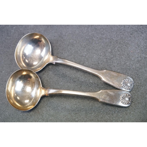 509 - Pair of silver William IV fiddle pattern sauce ladles, London 1836, together with a silver George IV... 