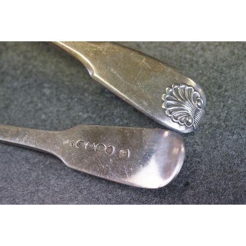 509 - Pair of silver William IV fiddle pattern sauce ladles, London 1836, together with a silver George IV... 