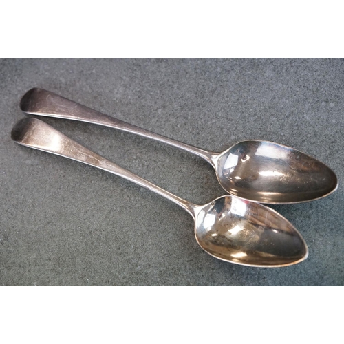 509 - Pair of silver William IV fiddle pattern sauce ladles, London 1836, together with a silver George IV... 