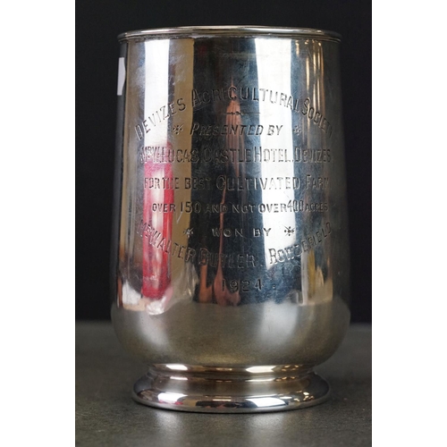 511 - George V silver tankard of plain polished form, with presentation inscription ' Devizes 
Royal Agric... 