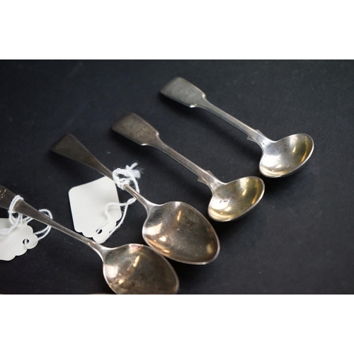 521 - Group of silver flatware to include a William IV mustard spoon, Exeter 1832, a William IV teaspoon, ... 