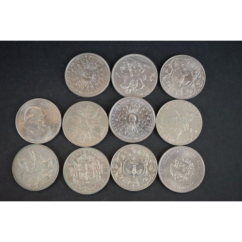 179 - A collection of British half crown and full crown coins to include silver and commemorative examples... 