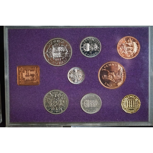 150 - A small collection of mainly British pre decimal and commemorative coins to include silver examples.