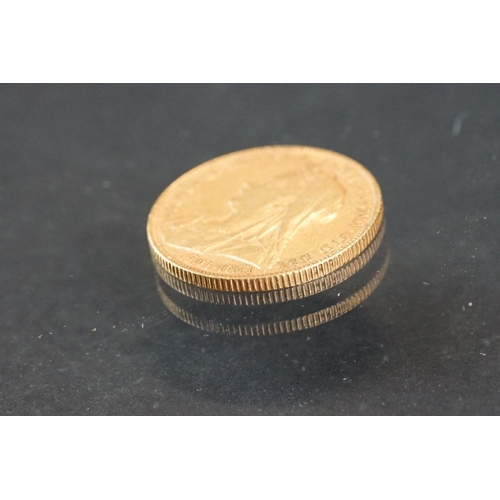 1 - A British Queen Victoria Veiled Head full gold sovereign coin, dated 1901 with a Perth mint mark.