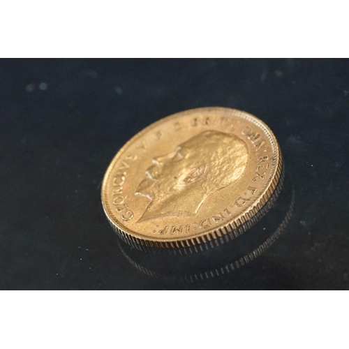 10 - A British King George V 1911 gold half sovereign coin