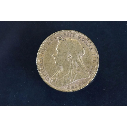 2 - A British Queen Victoria Veiled Head full gold sovereign coin, dated 1900