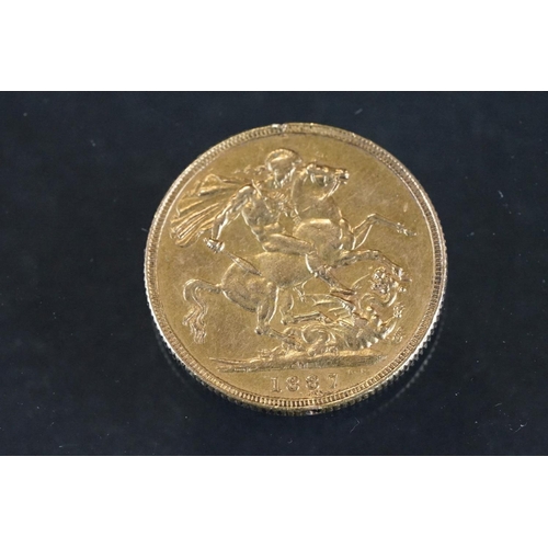 5 - A British Queen Victoria Jubilee Head 1887 full gold sovereign coin.