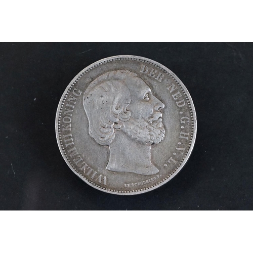 129 - A WILLEM III KONING DER NED.G.H.V.L. 2 1/2 Gulden 1872 Netherlands silver coin.