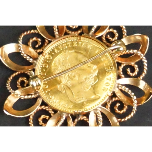 150A - Austrian coin brooch, the coin dated 1915, diameter of coin approx 19.5mm, rope twist scroll and pla... 