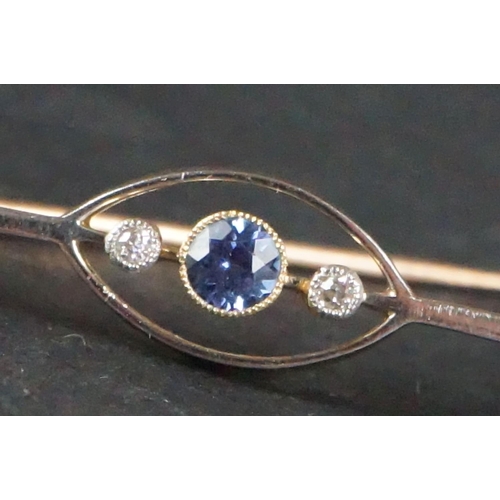 160A - Edwardian sapphire and diamond 15ct yellow gold platinum set bar brooch, the round mixed cut blue sa... 