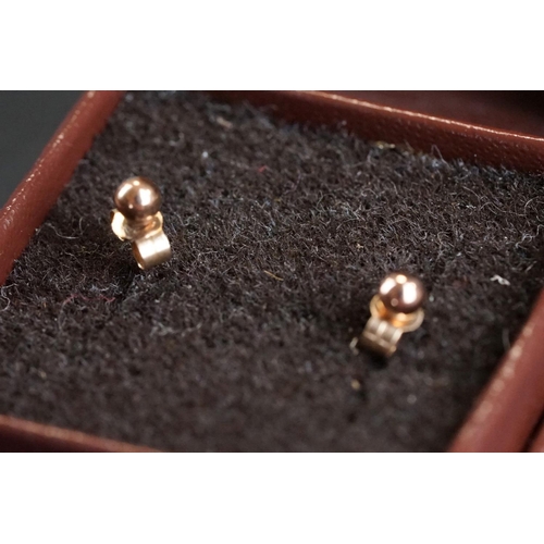 311A - Four pairs of 9ct yellow gold stud earrings, to include cameo and pearl examples, together with a 9c... 