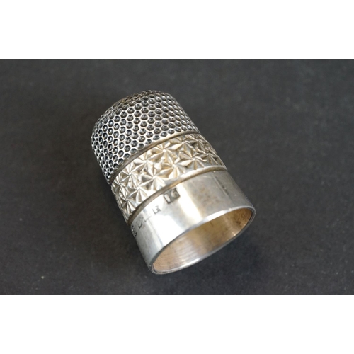 525 - Silver thimble, flower head decoration, size 16, makers Henry Griffith & Sons Ltd, Birmingham 1930, ... 