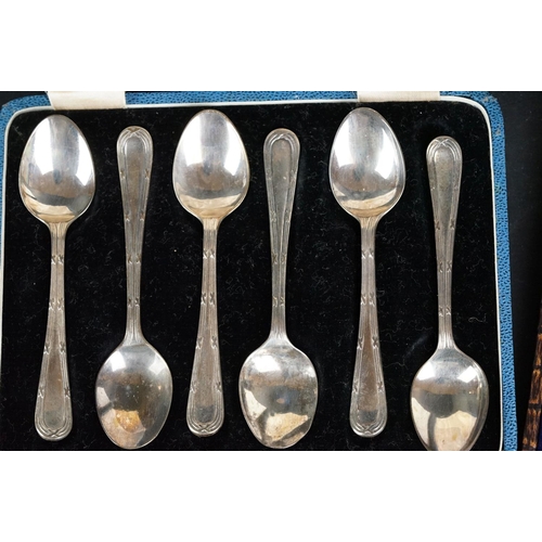 529 - Set of six silver teaspoons, Old English pattern with ribbed decoration to the border, makers Marson... 