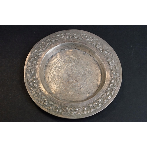 530 - Silver sauce boat, the plain polished body raised on three stylised feet, pie crust border, scroll h... 