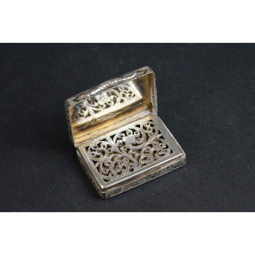 536 - Victorian silver snuff box, vacant shield shaped cartouche to the hinged lid, the lid, body and base... 