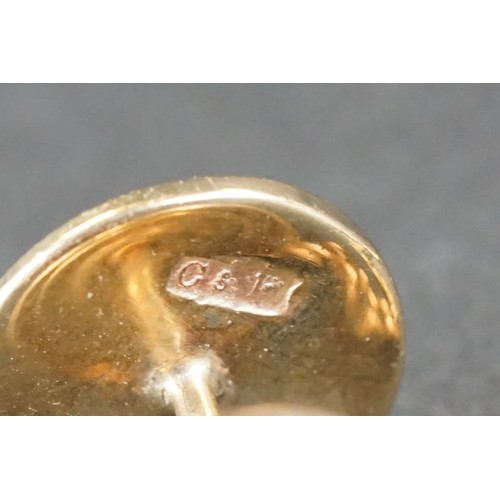 313 - 9ct yellow gold signet ring, rubbed engraved initials to the rectangular cartouche, Chester 1941, ri... 