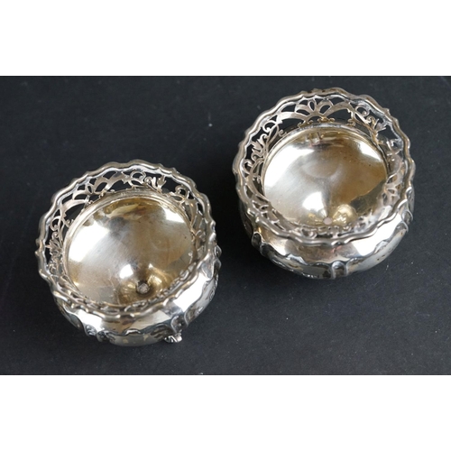 541 - Pair of Edwardian silver open salt cellars, pierced foliate rim, ribbed detailing to the body, raise... 