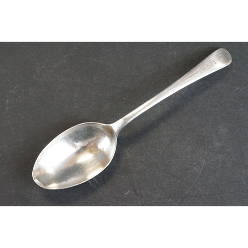 543 - Assorted silver spoons and teaspoons to include seven Victorian silver Old English pattern teaspoons... 