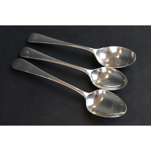 543 - Assorted silver spoons and teaspoons to include seven Victorian silver Old English pattern teaspoons... 