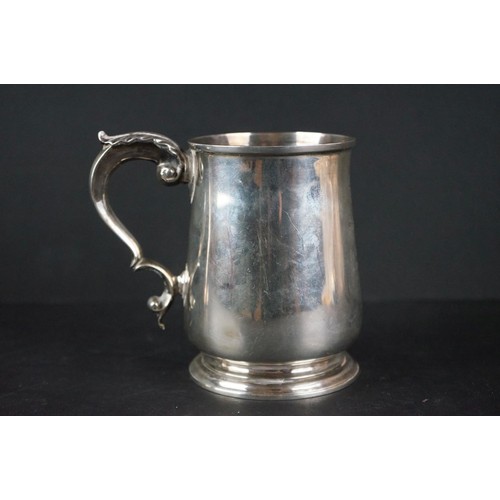 514 - Edward VII silver tankard with engraved banding decoration and presentation inscription to front, Sh... 