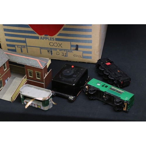 210 - Quantity of OO gauge model railway to include various boxed Triang track, plastic trackside buiings,... 